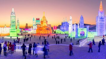 Harbin Ice-Snow World te așteaptă cu peste 300.000 de metri cubi de gheață și zăpadă. Tema din acest an este „Vis de iarnă, dragoste în inima Asiei”
