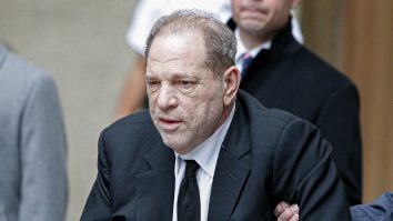 Harvey Weinstein a ajuns de urgență la spital după testele de sânge „alarmante”. Producătorul susține că a fost supus unor condiții precare în închisoare
