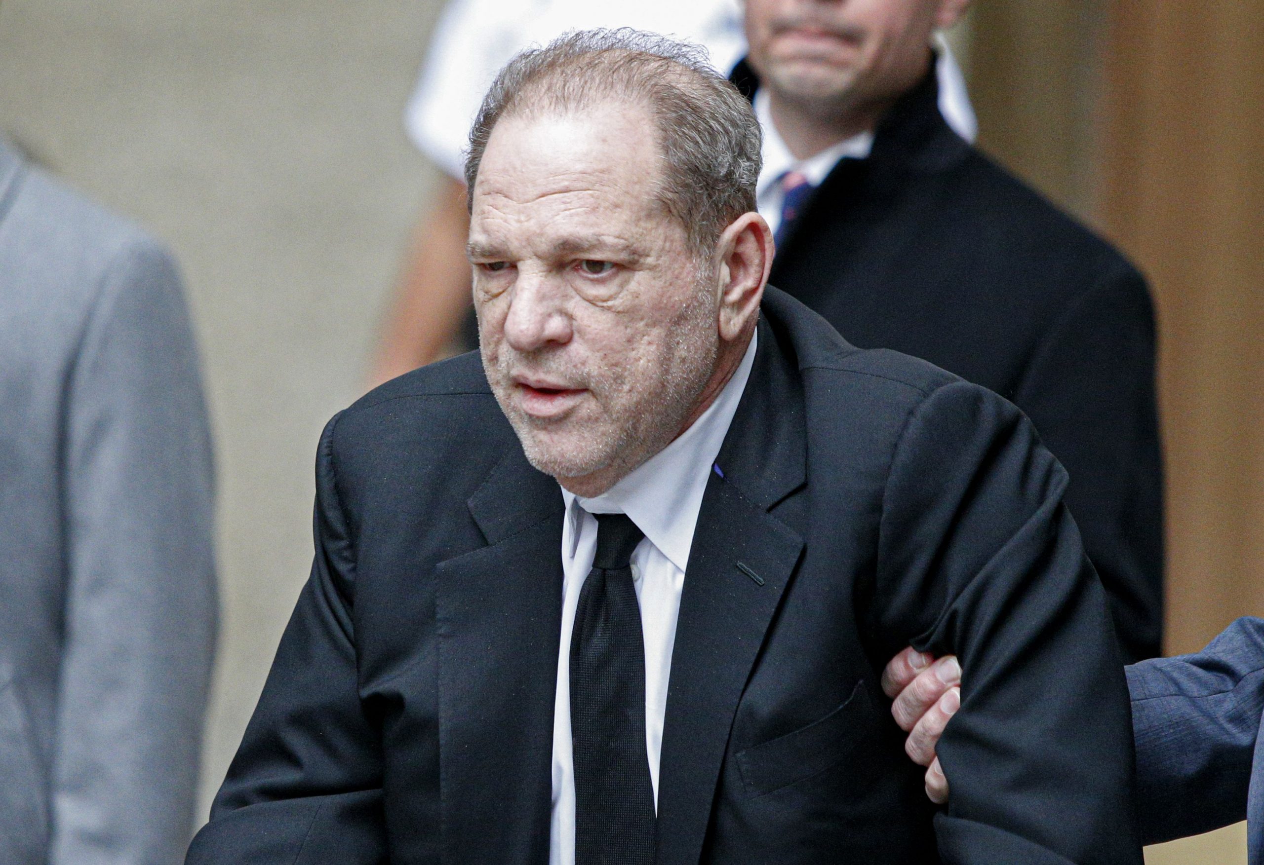 Harvey Weinstein a ajuns de urgență la spital după testele de sânge „alarmante”. Producătorul susține că a fost supus unor condiții precare în închisoare