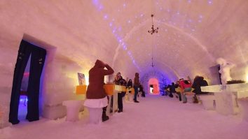Hotelul de gheață de la Bâlea Lac se deschide de Crăciun. Au fost finalizate șase camere de gheață până în prezent