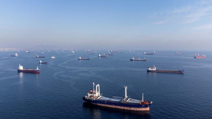 Un petrolier rusesc s-a scufundat în Marea Neagră, în timpul unei furtuni. O persoană a murit