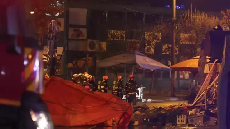 Un incendiu puternic a izbucnit în Sectorul 1 din București. Oamenii au primit mesaje RO-Alert din cauza degajărilor mari de fum