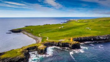 Locul în care natura dictează ritmul vieții. Insula Grímsey, cu 20 de locuitori, este un paradis pentru iubitorii de natură