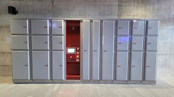 O elvețiancă a rămas cu bagajele blocate într-un dulap din gară. De nevoie, femeia a dormit pe canapeaua fostului iubit, cu care e certată