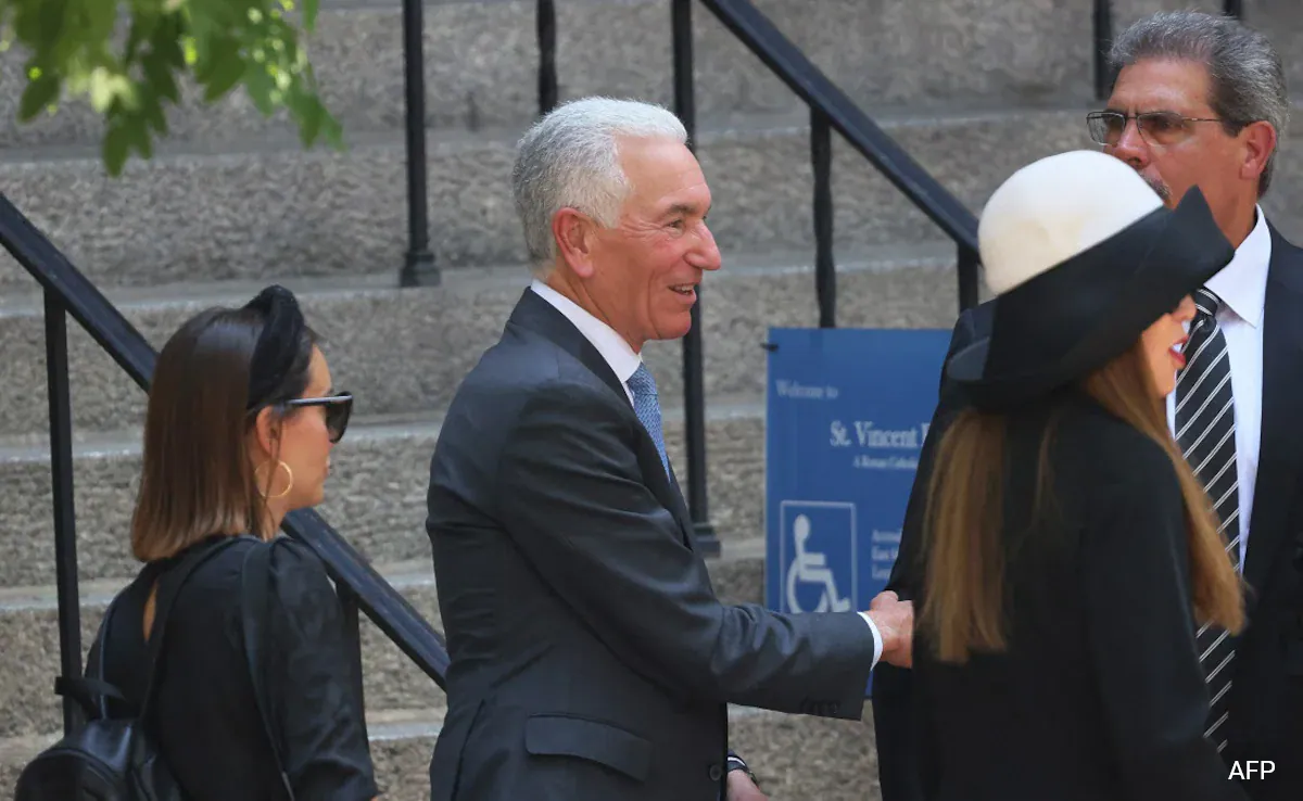 Donald Trump l-a ales pe Charles Kushner, dezvoltator imobiliar, pentru funcția de ambasador în Franța. Este prima numire oficială a unei rude în administrația sa