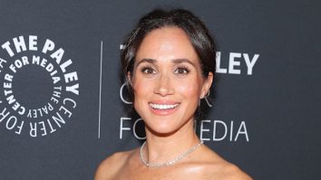 Meghan Markle și-a făcut apariția la Gala Paley Honors, fără Prințul Harry. Ducesa de Sussex a purtat un colier în valoare de 30.000 de dolari