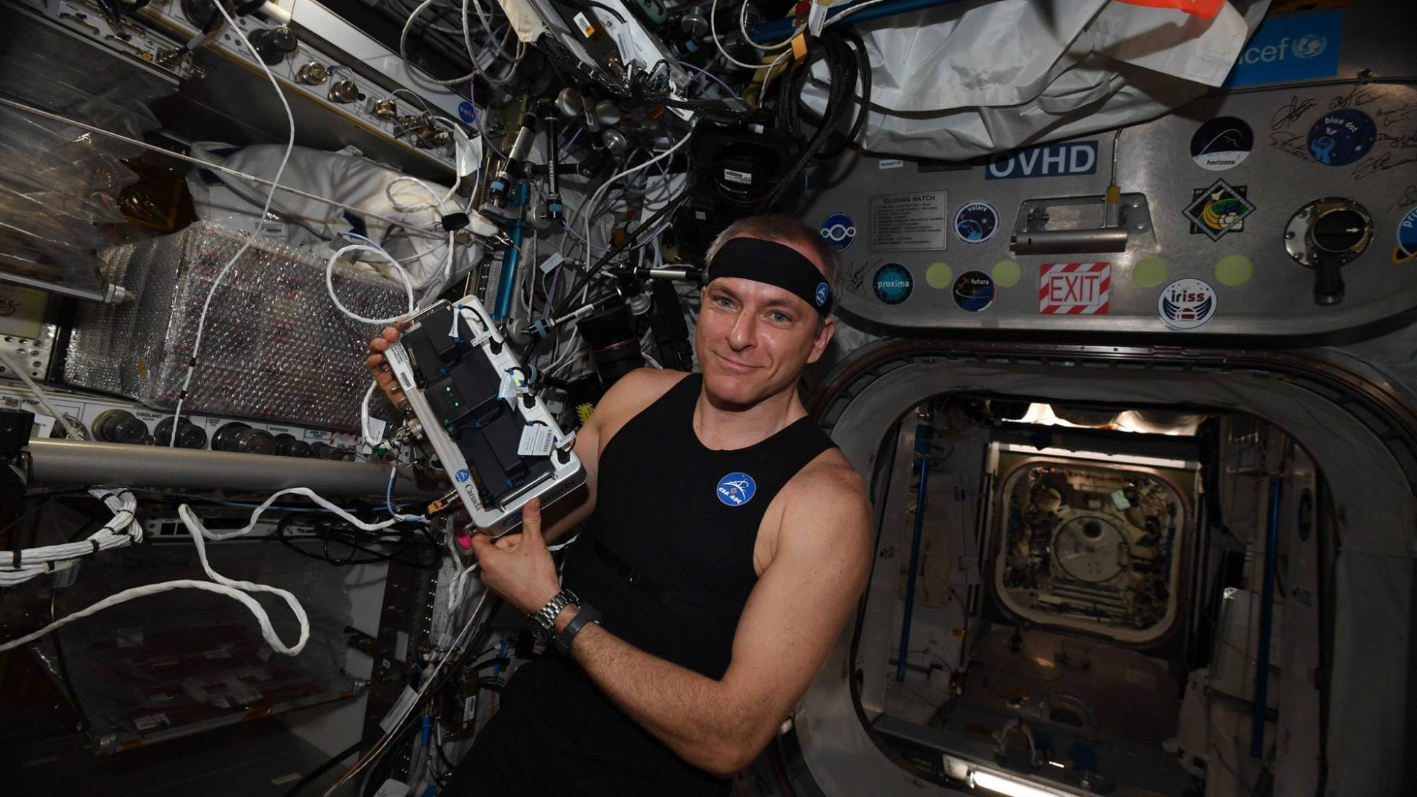 NASA pregătește utilizarea unor tricouri inteligente Astroskin pentru a monitoriza sănătatea astronauților pe stația Lunar Gateway