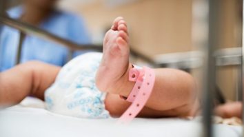 Natalitatea scade dramatic în UE. Ce poate face guvernul României pentru a încuraja creșterea demografică