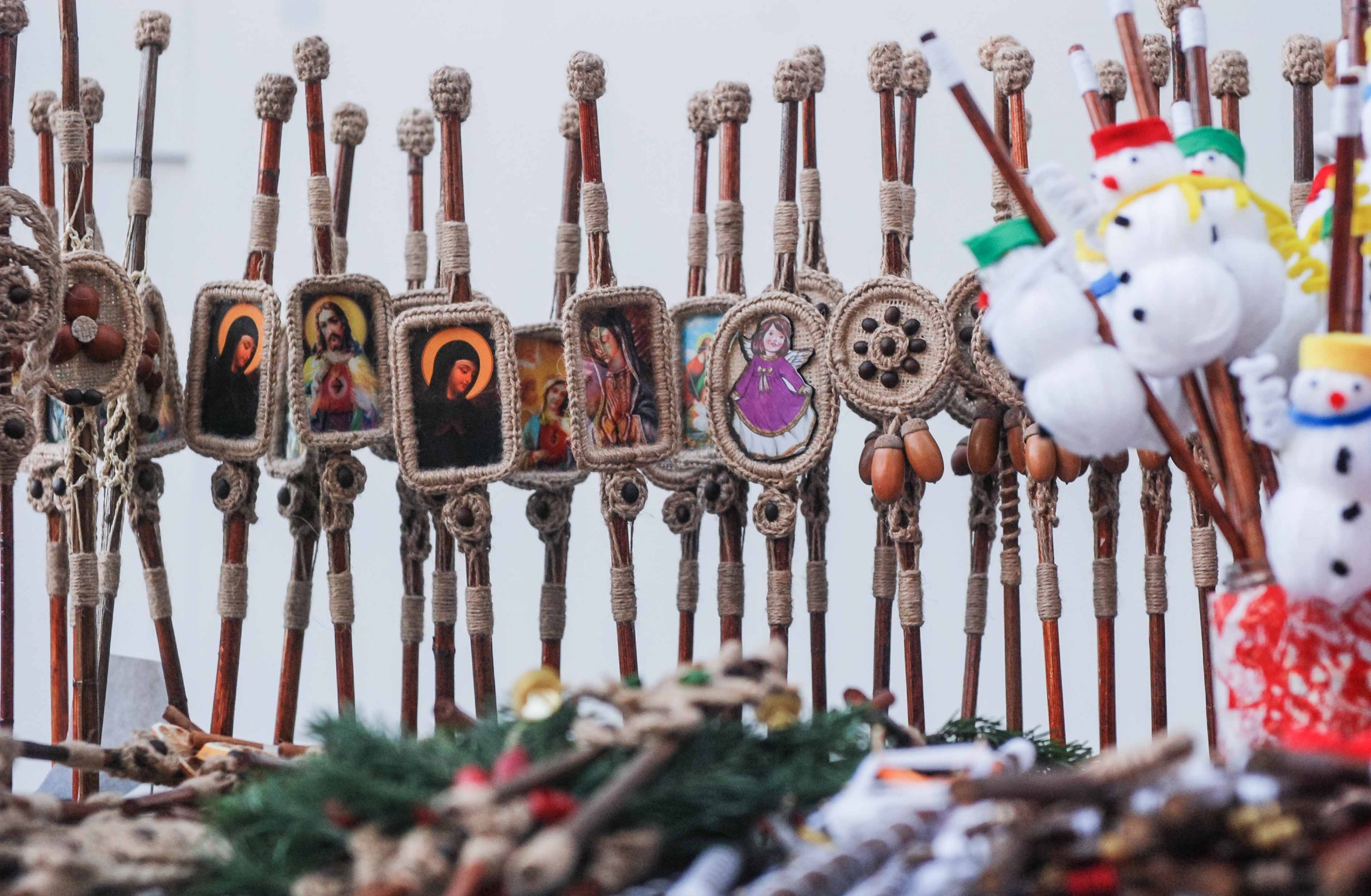 Tradițiile lui Moș Nicolae se adaptează vremurilor moderne. Cum percep copiii de astăzi nuielușa lui Moș Nicolae