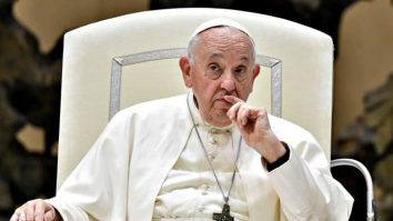 Papa Francisc susține că forțele armate trebuie folosite „doar în legitimă apărare, niciodată pentru a impune dominația asupra altor națiuni”