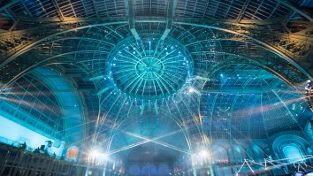 Unde mergi în Paris să te distrezi? Pâna în 8 ianuarie, Grand Palais găzduiește un patinoar uriaș de 3.000 m²