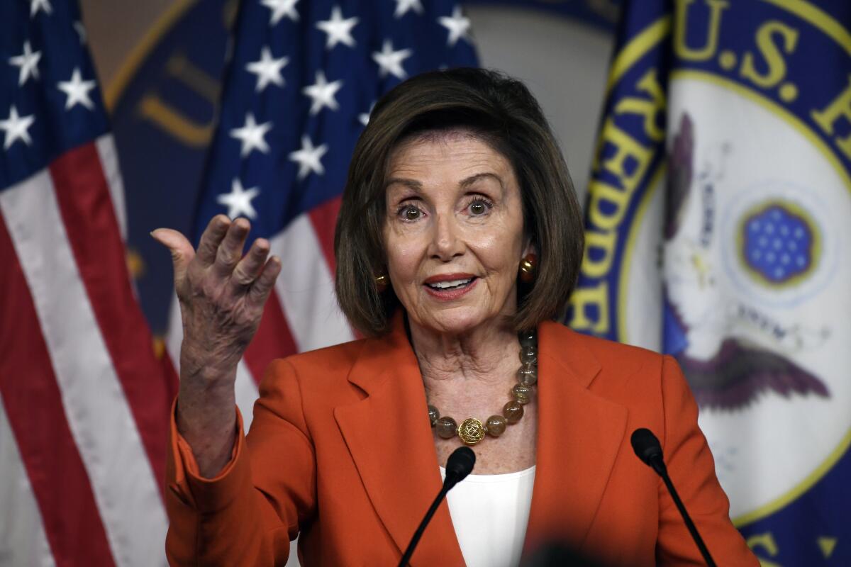 Nancy Pelosi a suferit o operaţie de protezare a şoldului după ce a căzut pe scări la un eveniment în Luxemburg