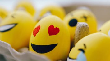 Dacă folosești des emoji-uri s-ar putea să fii mai inteligent emoțional. Ce spun specialiștii