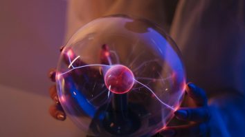 Noul flux electromagnetic revoluționează electronicele. Cercetătorii caută un material altermagnetic care poate fi folosit la scară industrială