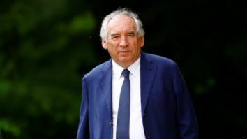 Noul premier francez Francois Bayrou se va întâlni luni cu liderul extremei drepte Le Pen