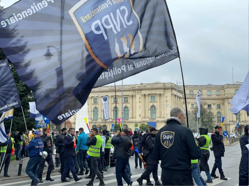 Studenții au protestat în Piața Victoriei față de schimbările aduse de „Ordonanța Trenuleț”. Președintele Uniunii Studenților din România: „Am fost chemați la negocieri”