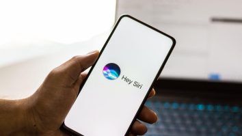 Apple a lansat actualizări software pentru iPhone, iPad şi Mac. ChatGPT va fi integrat în asistentul vocal Siri
