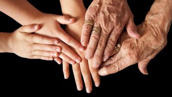 STUDIU. Îmbătrânirea ar putea fi prevenită și chiar reversibilă. Ce au descoperit cercetătorii