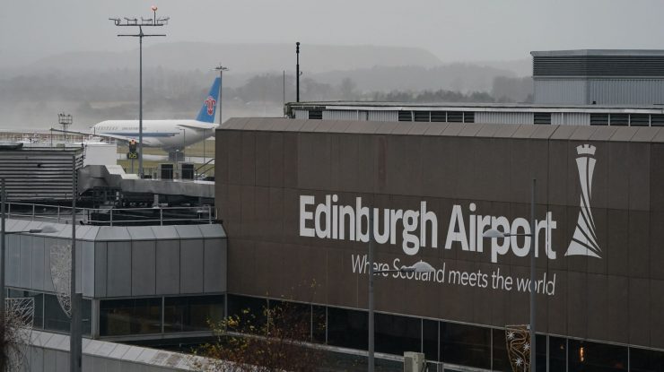 Șoferii cisternelor de combustibil de la Aeroportul Edinburgh anulează greva planificată de Crăciun