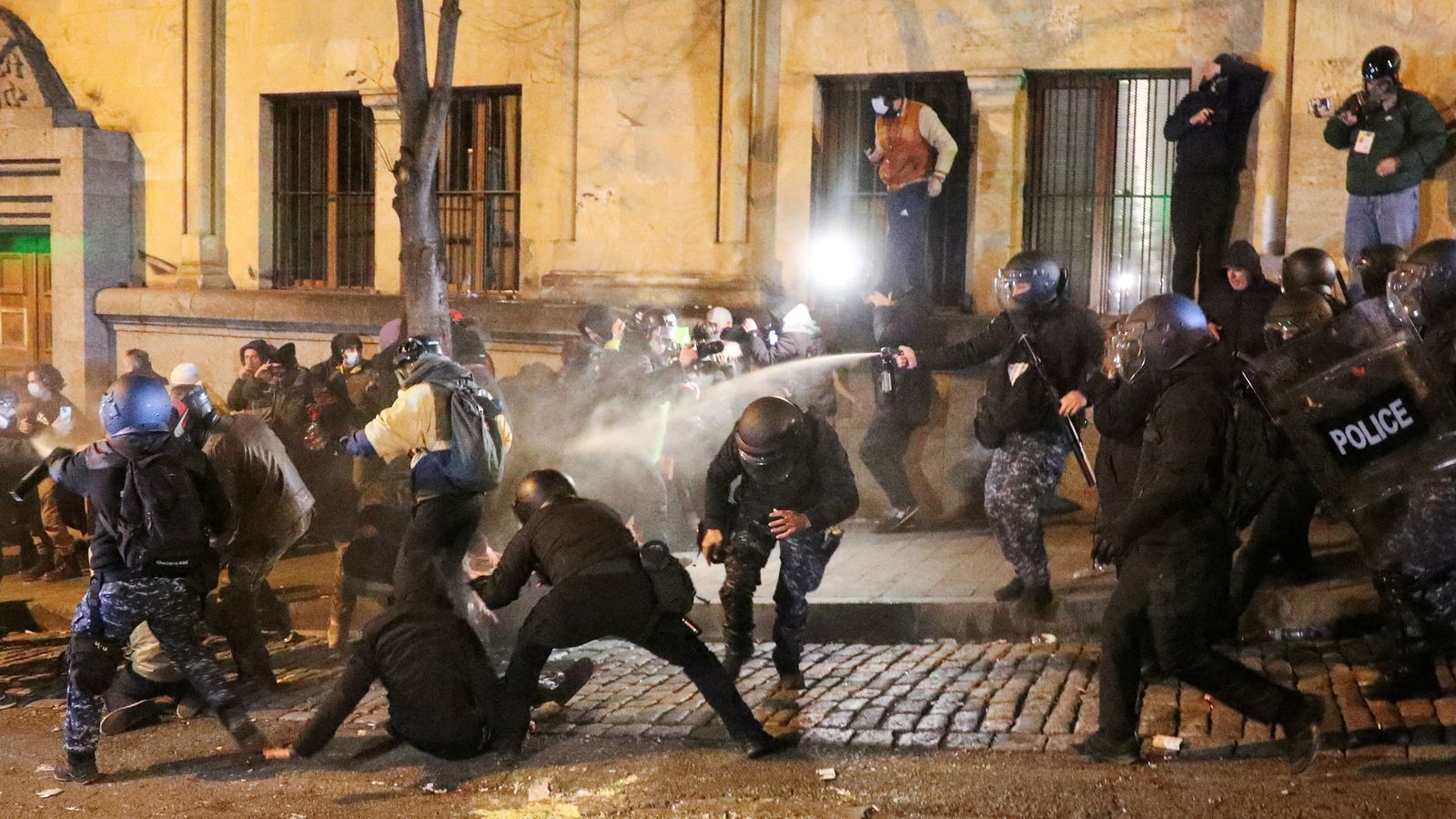 Criză în Georgia: Protestele masive față de politica noului guvern anti-UE continuă. Cum au reacționat liderii politici