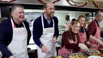 William a servit prânzul de Crăciun la un adăpost pe care l-a vizitat în trecut alături de Prințesa Diana