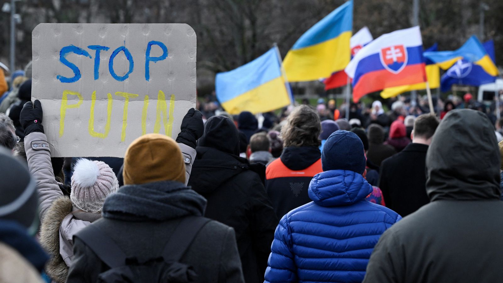 Prim-ministrul slovac Robert Fico e criticat pe plan european și național după vizita sa la Moscova. Acesta a generat proteste în Bratislava