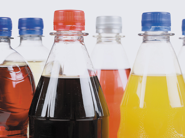 Ministerul Sănătății vrea să interzică vânzarea sucurilor în școli. Rafila vrea să scoată și chipsurile sau dulciurile ambalate