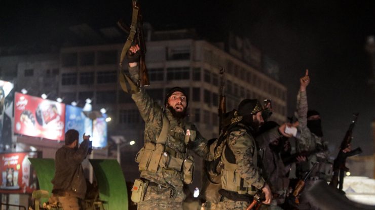 VIDEO. Rebelii sirieni au descoperit garajul lui Bashar al-Assad, după fuga acestuia din țară. Cum arată colecția sa impresionantă de mașini / Toată Siria sărbătorește prăbușirea regimului