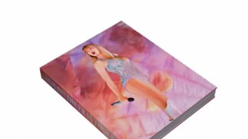 „Taylor Swift | The Eras Tour Book” s-a vândut în 814.000 de exemplare în primele două zile. Este a doua cea mai mare vânzare într-o săptămână după cartea lui Barack Obama