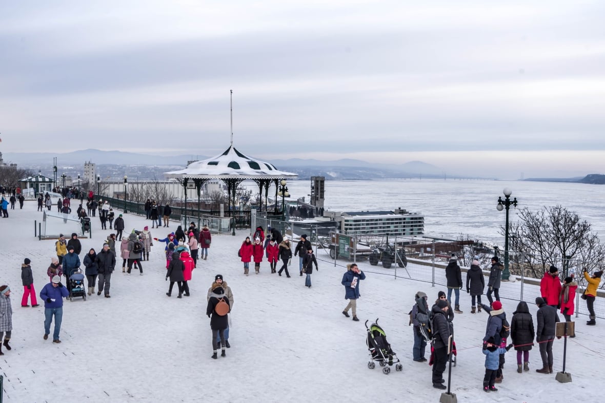 Schimbările climatice afectează puternic industria turismului. Consultant în turism: „Trebuie să fim adaptabili. Agențiile trebuie să adapteze nevoilor pe care le au turiștii”