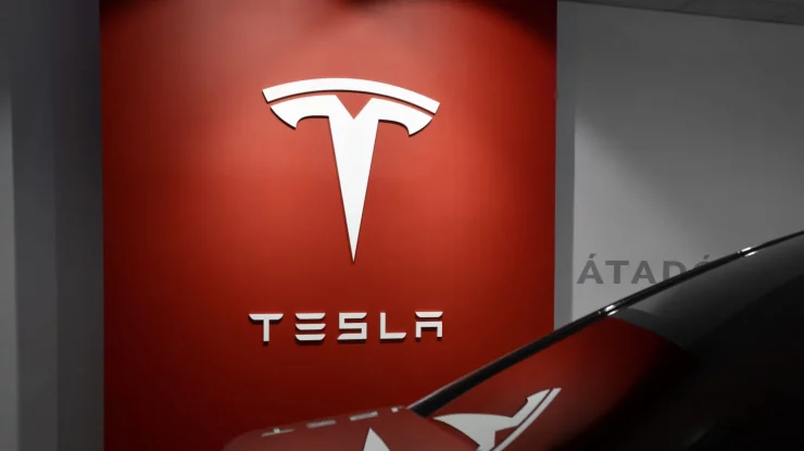 Într-o prăbușire fără precedent, Tesla pierde 781 de miliarde de dolari din capitalizarea de piață în doar trei luni