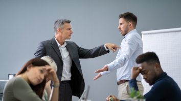 Atmosfera toxică de la locul de muncă a devenit principalul motiv pentru care angajații renunță la joburi