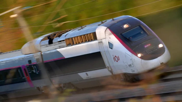Un tren de mare viteză, cu 444 de locuri, dintre care 111 la clasa întâi, va lega Parisul de Berlin. Cât va dura călătoria