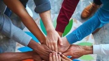 Astăzi este Ziua Internațională a Solidarității. Cum devii mai solidar