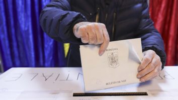 Ce scrie presa internaţională după decizia CCR? CNN: „Decizia de vineri încheie un ciclu electoral tulbure în România”
