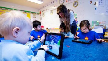 Suedia reduce utilizarea instrumentelor digitale în școli. Guvernul alocă 104 mil. de euro pentru reintroducerea cărților