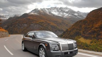 Vrei un Rolls-Royce personalizat? Producătorul britanic de mașini de lux investește 300 de milioane de lire sterline pentru a-și extinde sediul global