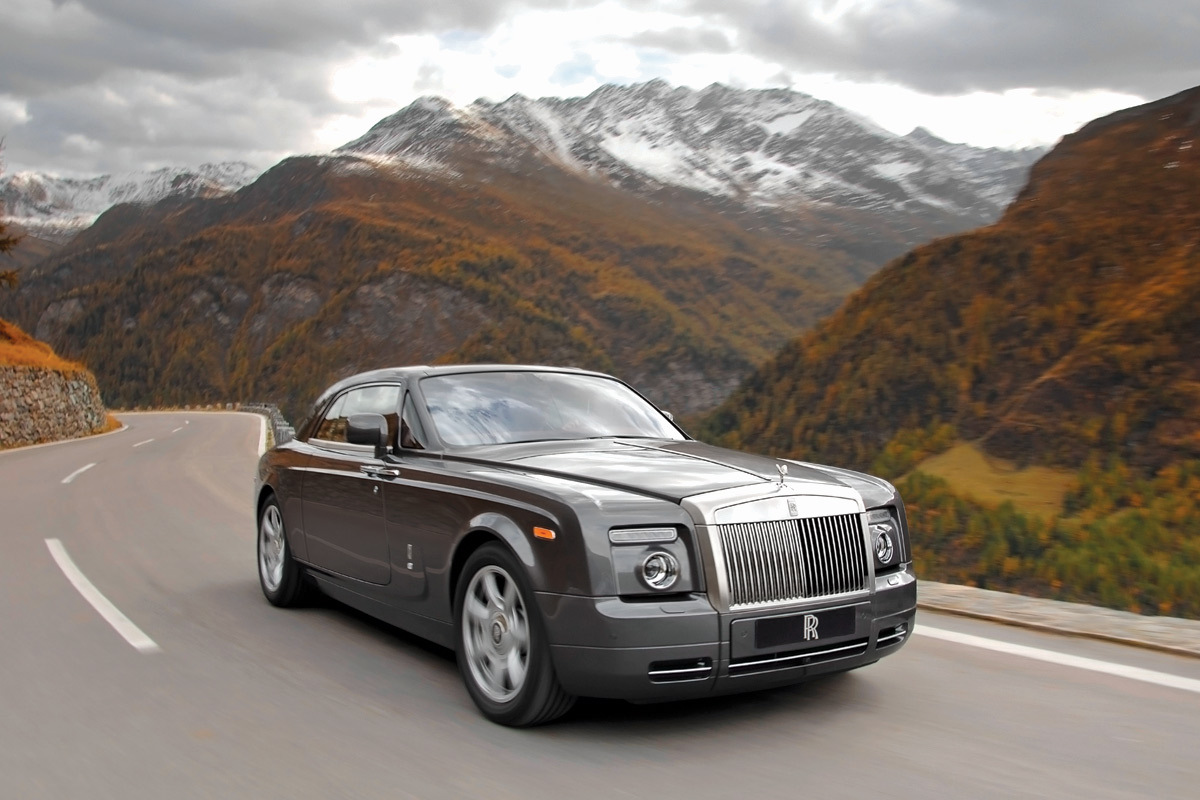 Vrei un Rolls-Royce personalizat? Producătorul britanic de mașini de lux investește 300 de milioane de lire sterline pentru a-și extinde sediul global