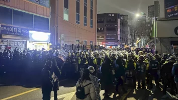 Protestatarii au luat cu asalt Curtea din Coreea de Sud după ce detenția lui Yoon a fost prelungită. Ce a transmis Președintele