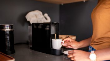 Generația Z prioritozează gadgeturile esențiale în locul distracțiilor