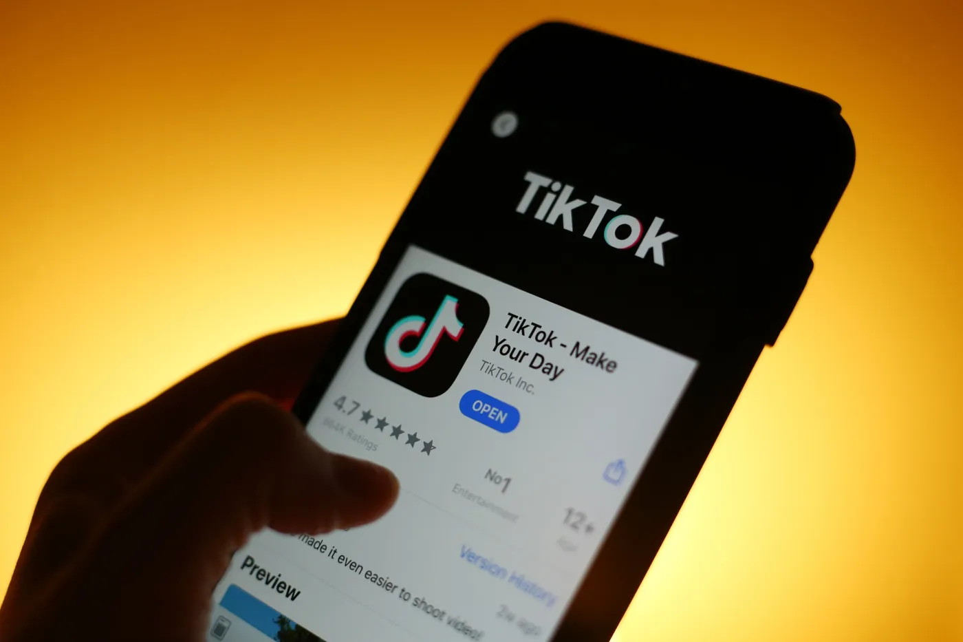 România analizează o posibilă interdicție asupra platformei TikTok. Andrei Șerbănoiu, expert social media: „În SUA s-a ajuns la un acord. O situație similară se va întâmpla și în Europa”