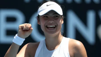 Emma Răducanu a învins-o pe Ekaterina Alexandrova la Australian Open. Sportiva a comis 15 duble greșeli