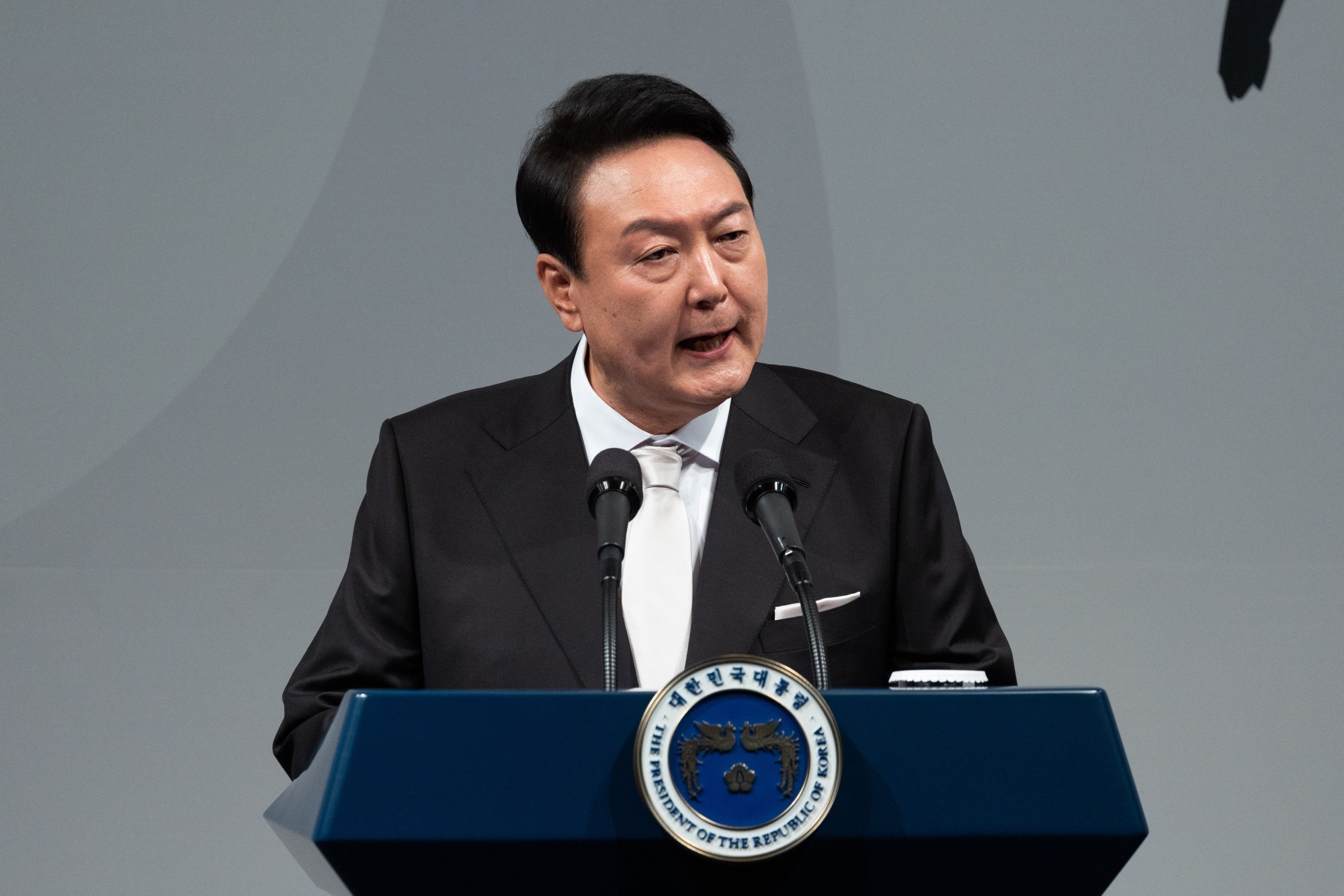 Curtea Constituțională a Coreei de Sud a început prima audiere pentru a decide dacă Yoon Suk Yeol ar trebui să fie demis din funcție. Președintele nu s-a prezentat până acum din motive de siguranță