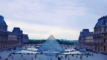 Directorul Luvrului avertizează despre problemele muzeului. Acesta se confruntă cu daune structurale, aglomerație și servicii de slabă calitate
