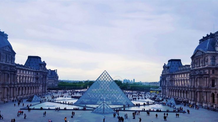 Directorul Luvrului avertizează despre problemele muzeului. Acesta se confruntă cu daune structurale, aglomerație și servicii de slabă calitate