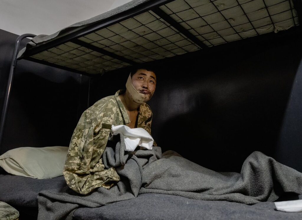 Soldații ucraineni spun că nord-coreenii „se aruncă în aer cu grenade decât să riște să fie capturați”