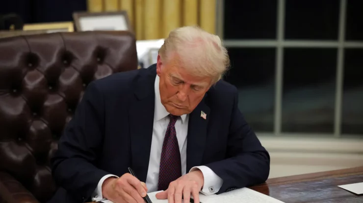 Trump suspendă drepturile civile și programele de diversitate. Urmează o „curățare” a administrației de angajați considerați „toxici”