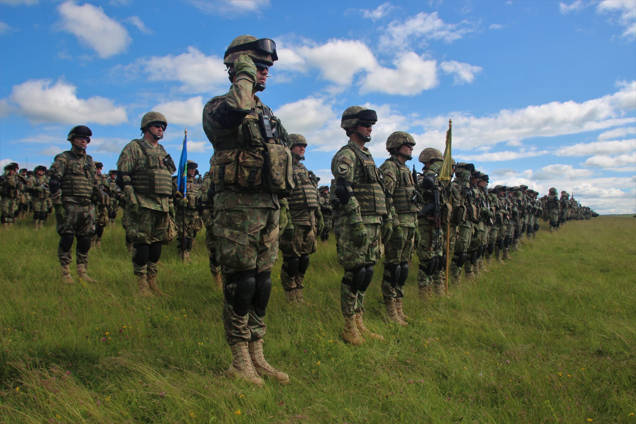 În 2024, România a alocat doar 2% din PIB pentru Apărare. Majoritatea banilor au fost cheltuiți pe achiziții militare, soldele militarilor și pensii