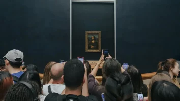 Muzeul Luvru va muta tabloul cu Mona Lisa într-un nou spațiu expozițional, cu o intrare separată. Macron anunță planuri de extindere și renovare