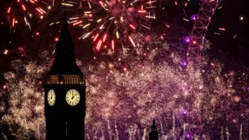 Noaptea dintre ani a fost sărbătorită cu fast în Europa. Focuri de artificii impresionante au luminat cerul la Paris, Londra și Berlin